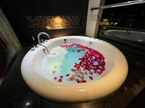 306 Promotion Modern 1 Bedroom Apartment In Bangla Road Patong Beach With Private Jacuzzi & Roof Top Pool